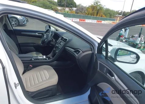 2018 Ford Fusion S z USA, uszkodzony, nr VIN 3FA6P0G73JR211919